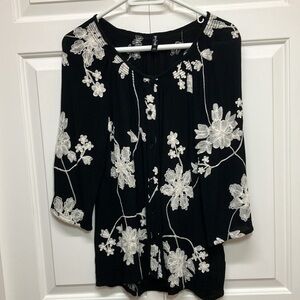 Onyx button up tunic top, scoop neck, raglan bracelet sleeve, embroidered, L